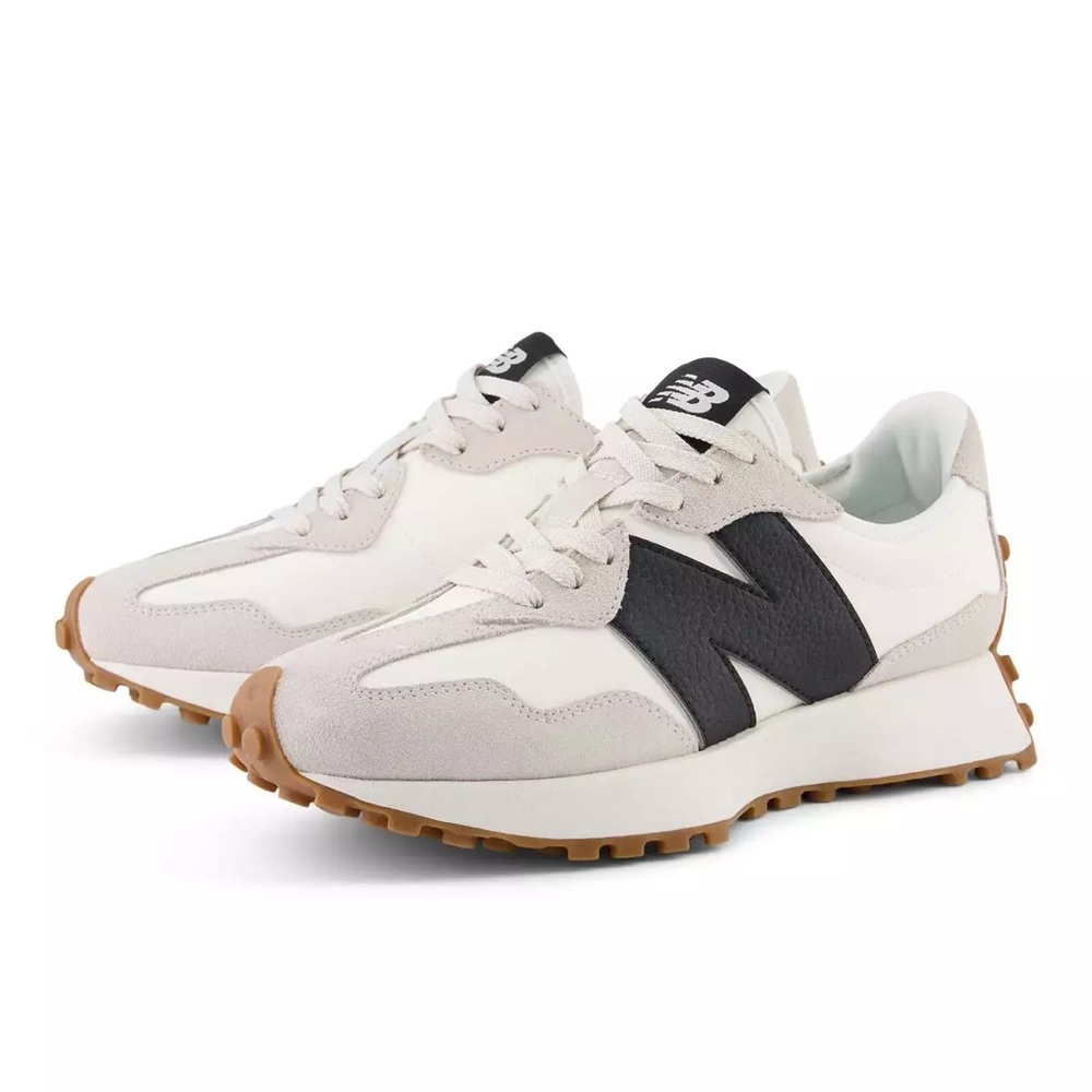New Balance WS327GD Moonbeam
Black Gum White Beige nb ws 327
white women sneaker
